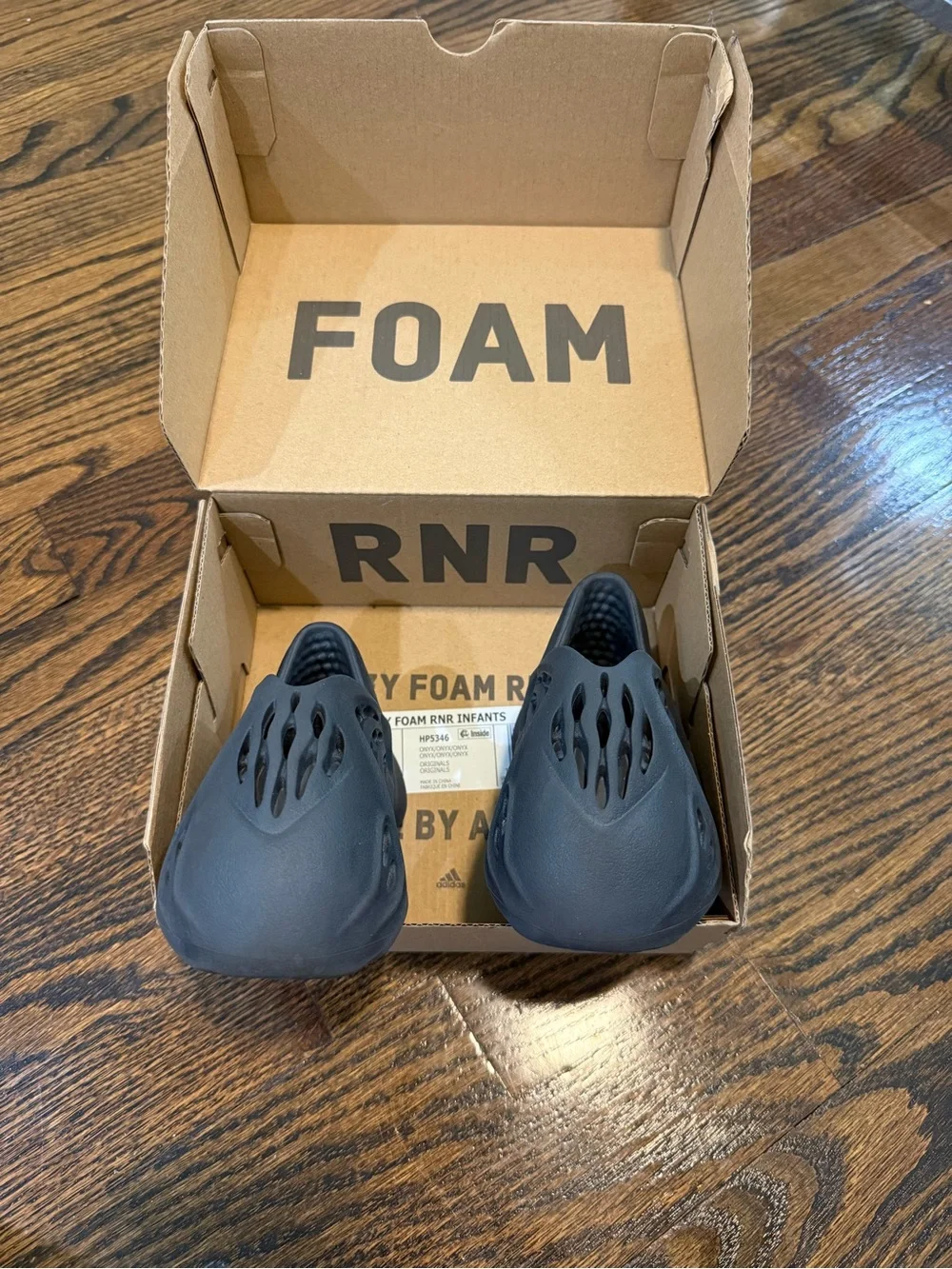 Yeezy Foam RNNR Kids Slippers in Black